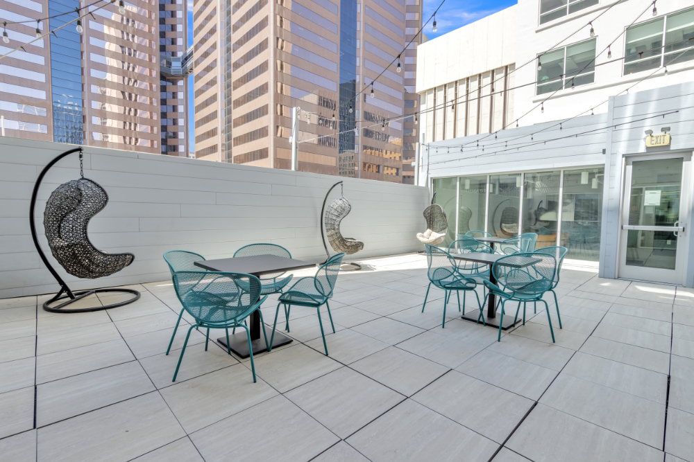 The Monroe Patio at the Heard Building arranged for an outdoor gathering